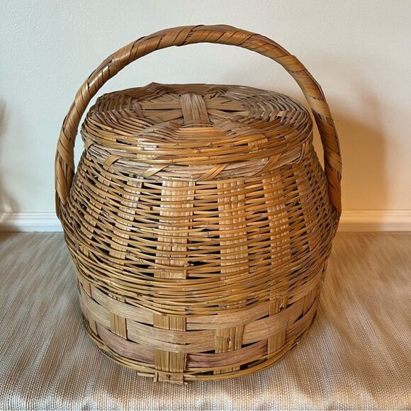VINTAGE! Market Basket w/Handle and Lid - Picture 10 of 14